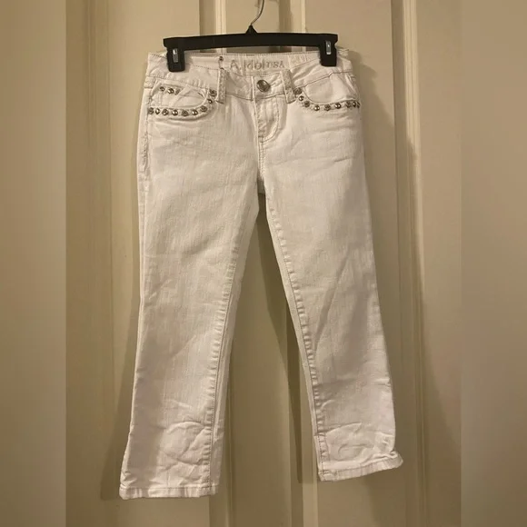 L.A. Idol Women's low rise capri white jeans in size 27 - Picture 3 of 3